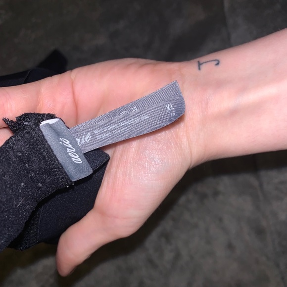 AERIE triangle bralette - Picture 3 of 3